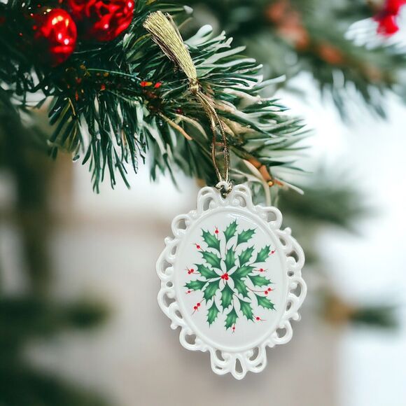 Lenox Holiday Medallion Christmas Ornament Holly Berries Pattern Porcelain 2014 - Picture 1 of 5